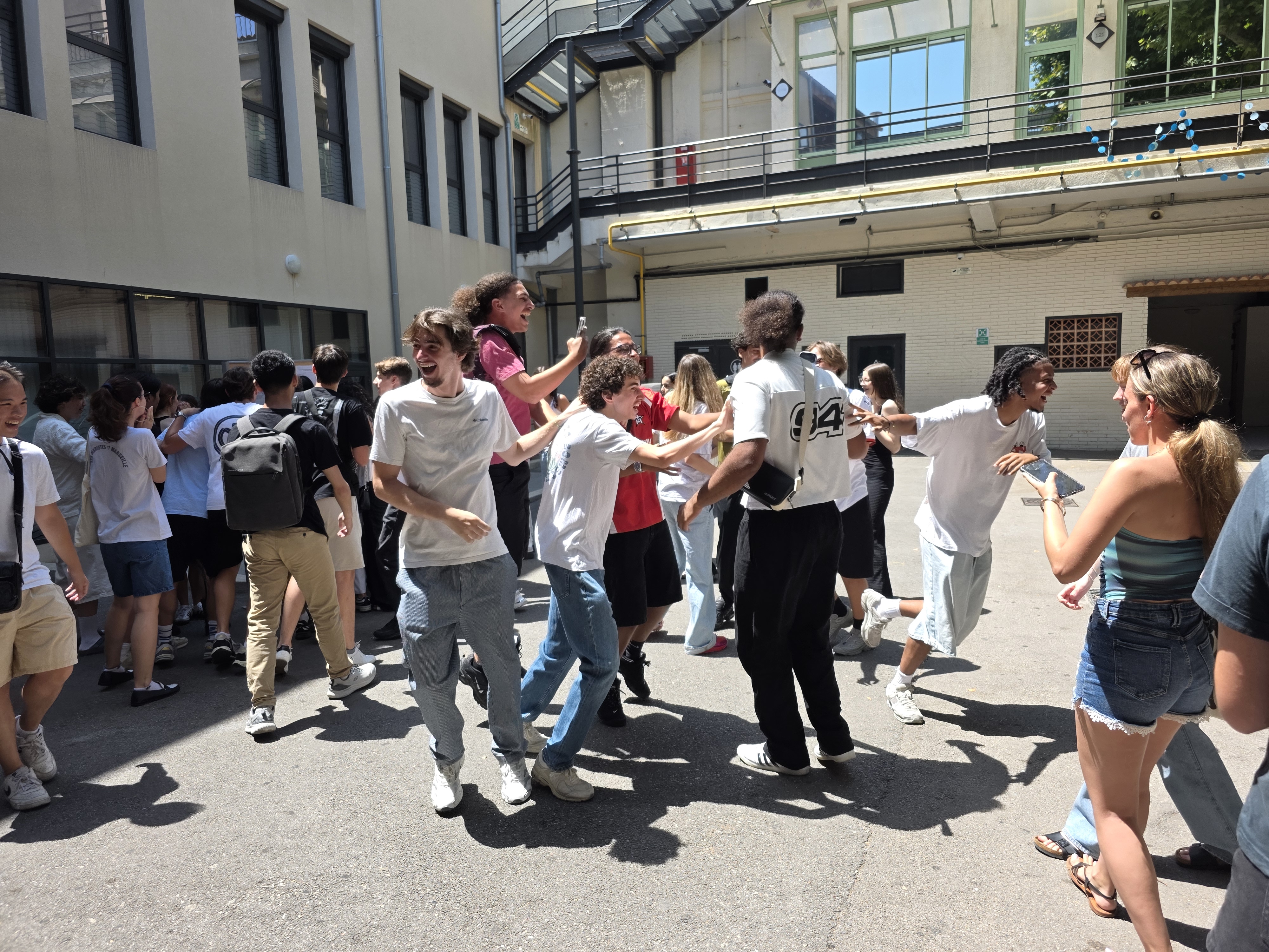 Visuel : RESULTATS AUX EXAMENS TOUJOURS MEILLEURS !