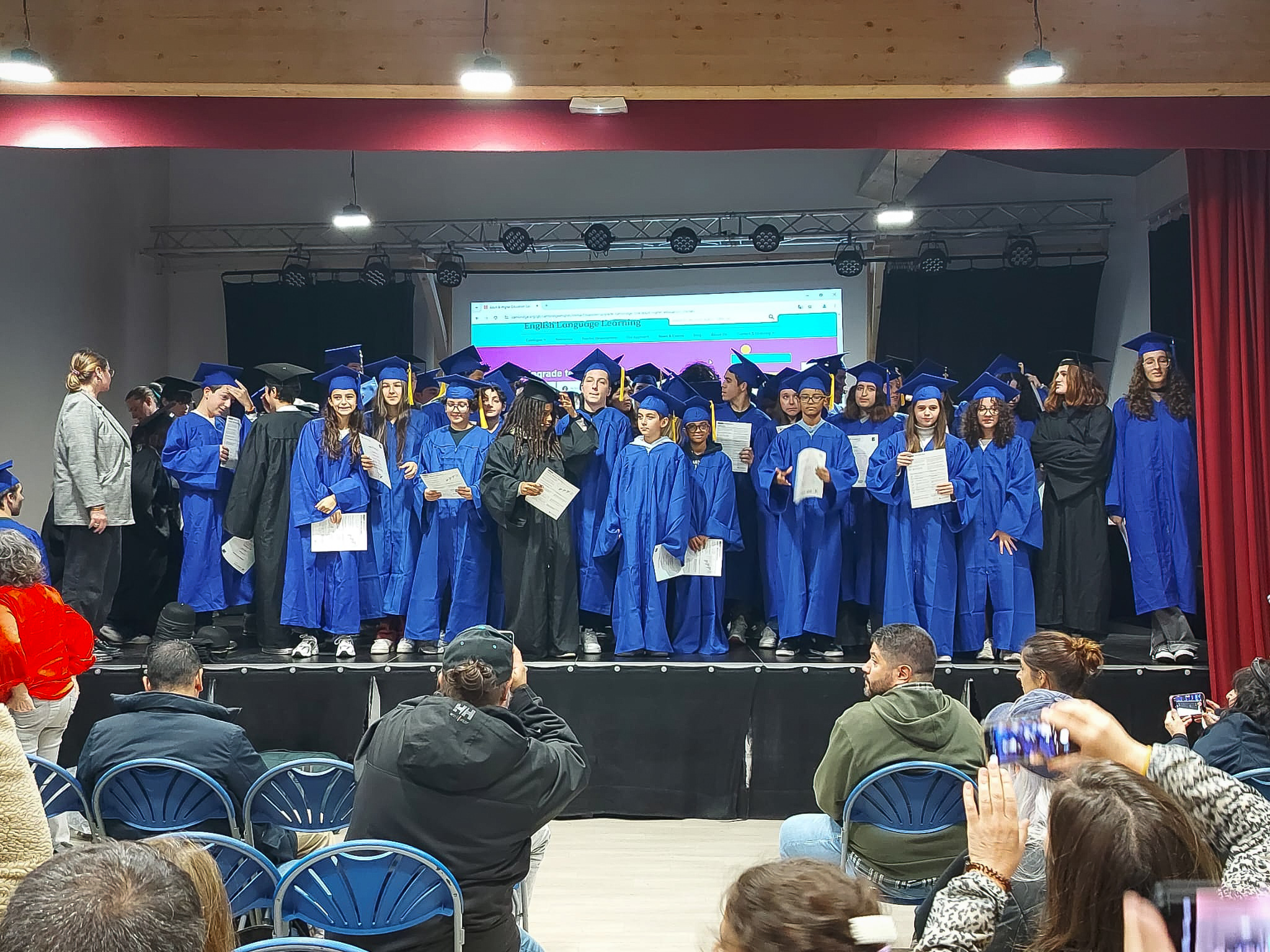 Visuel : Cambridge: diplmes, toges ,pompons, mortiers et fiert  volont!