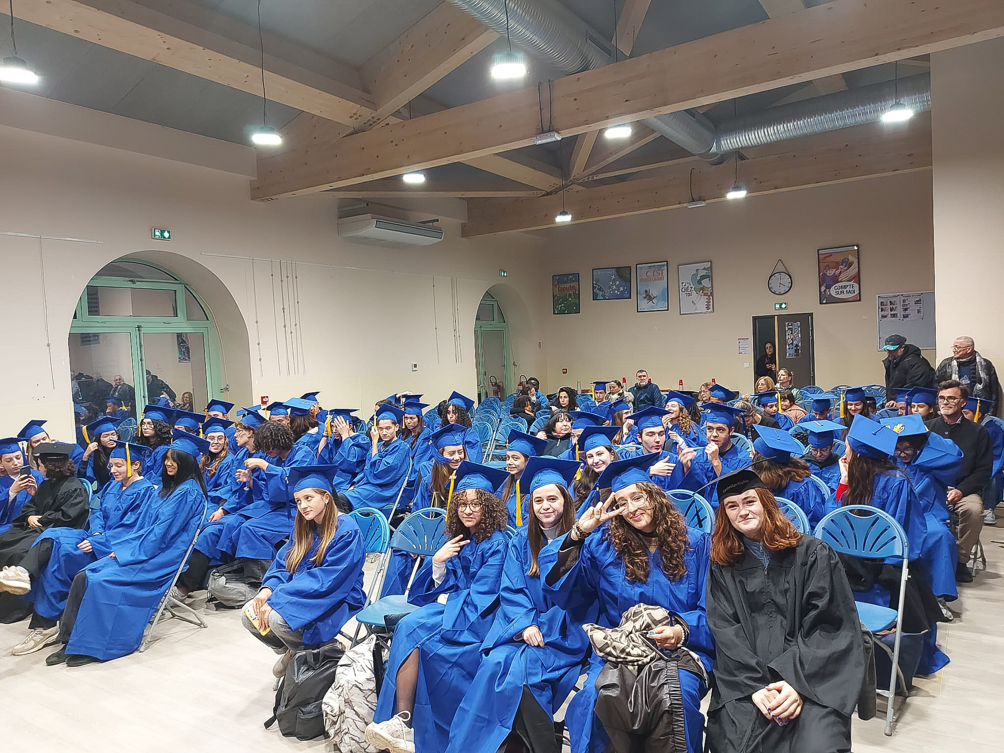 Visuel : Cambridge: diplmes, toges ,pompons, mortiers et fiert  volont!