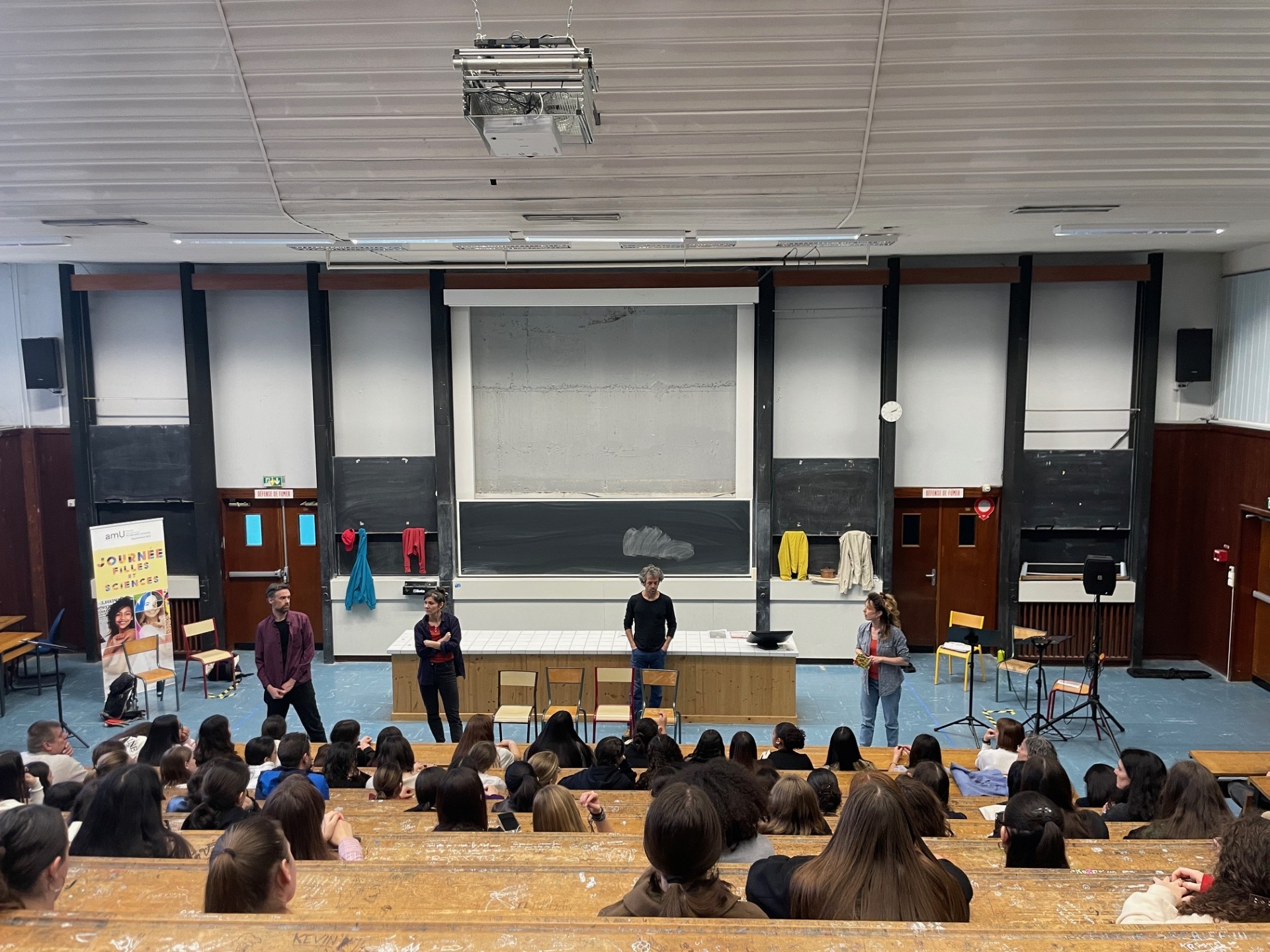 Visuel : FILLES ET SCIENCES !