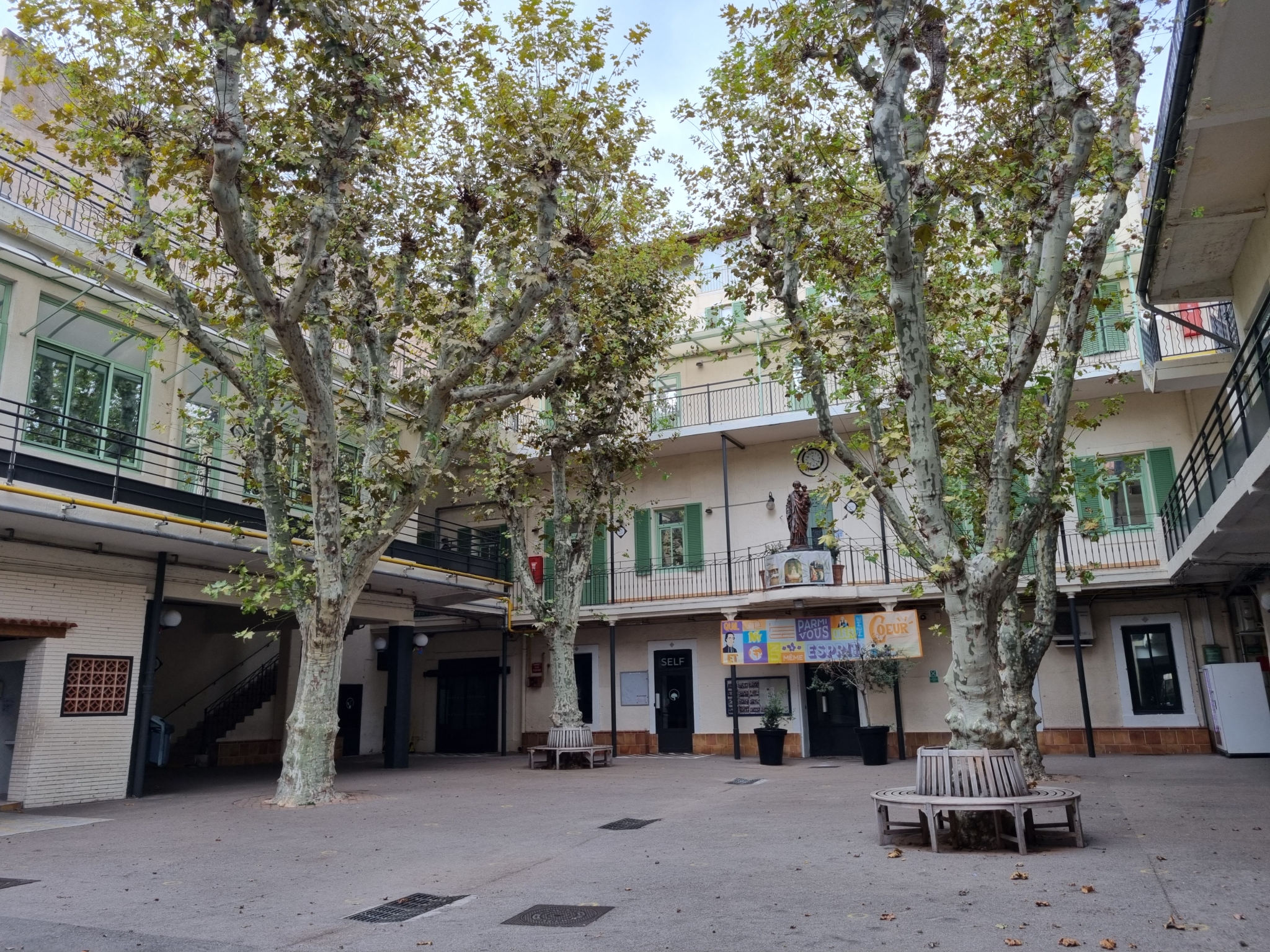 Depuis la cours du collÃ¨ge